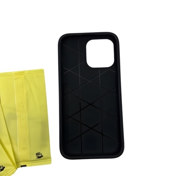 iPhone 14 Pro Max Defense: Military-Grade Case, 3 Screen & 3 Camera Protectors & - Picture 5 of 5